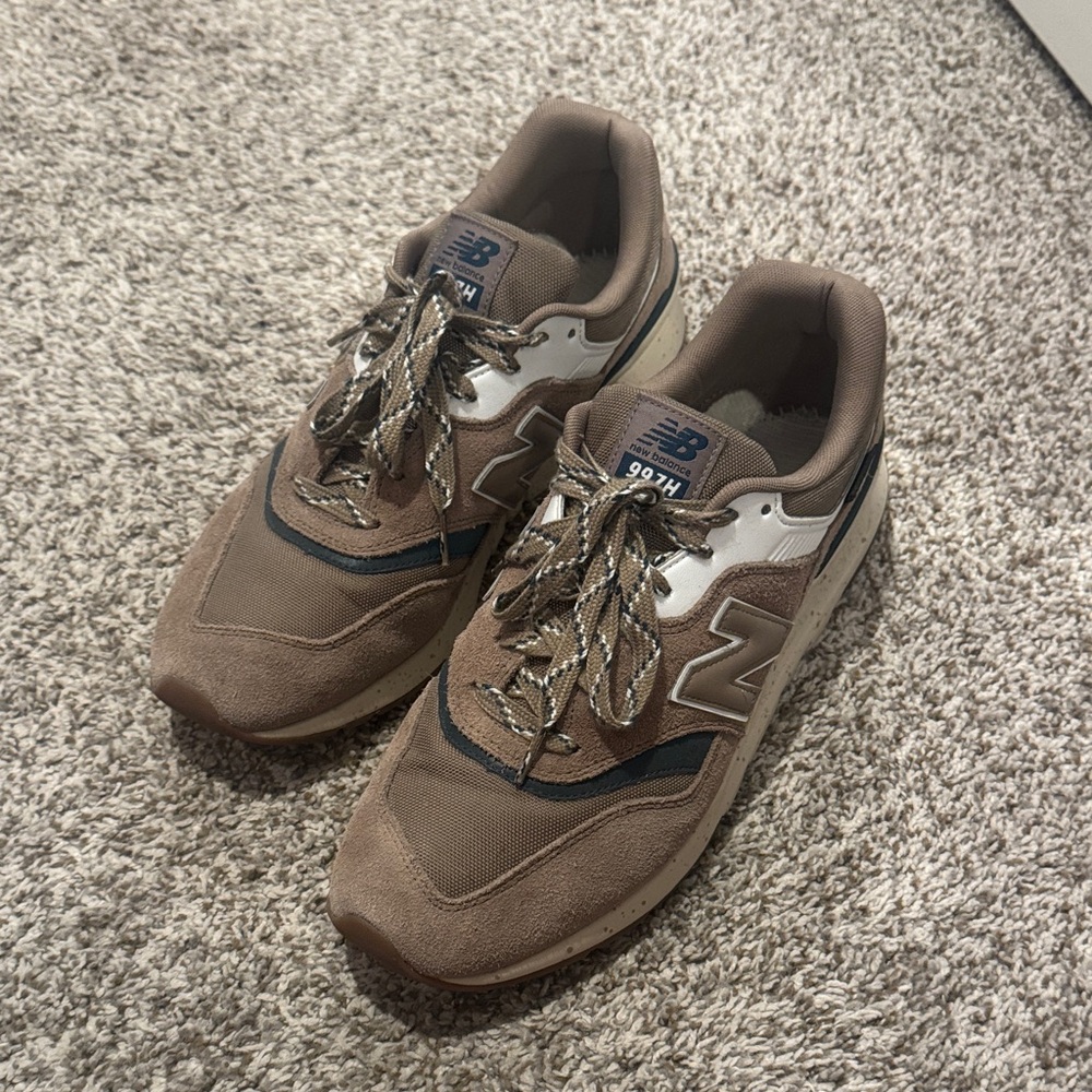 New Balance Men's Tan and Black Sneakers